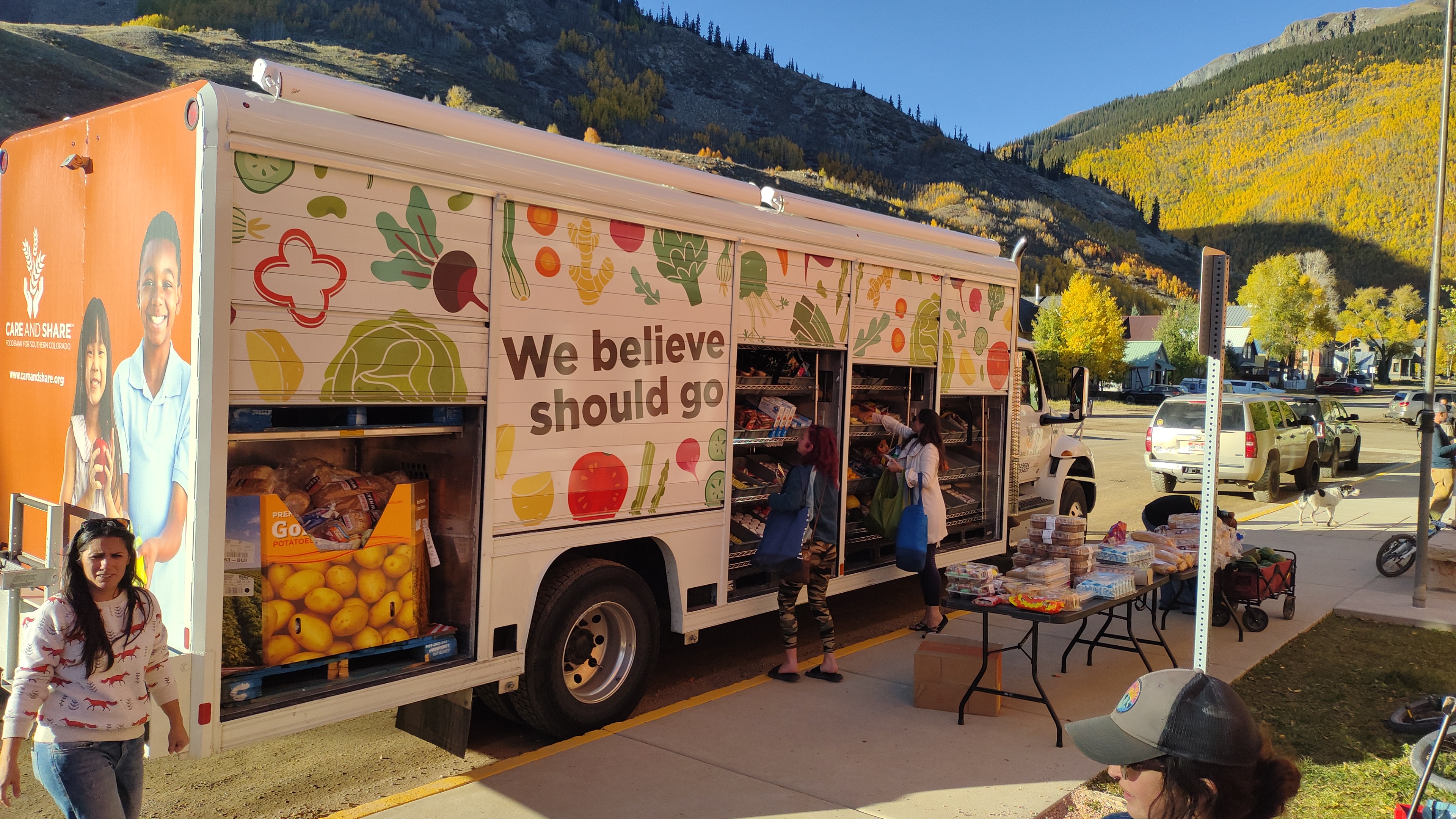 picture of mobile market van